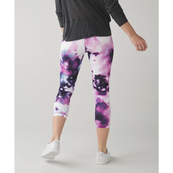 Lululemon Wunder Under Crop III in Blooming Pixie Multi, Size 4 Style # W6H08S - Picture 4 of 11